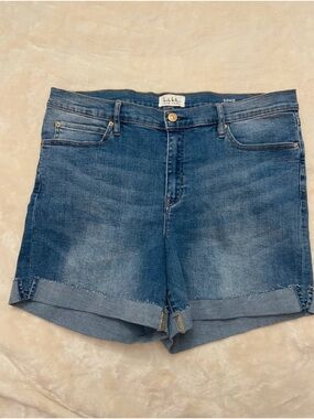 Nicole Miller Rolled Hem Denim Shorts in Blue NWOT size 12